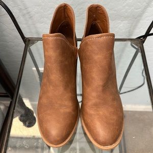 Sz. 8.5 bootie boots